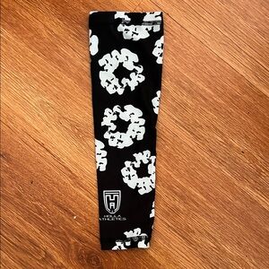 Black and White Tear Drop Baseball Sleeve